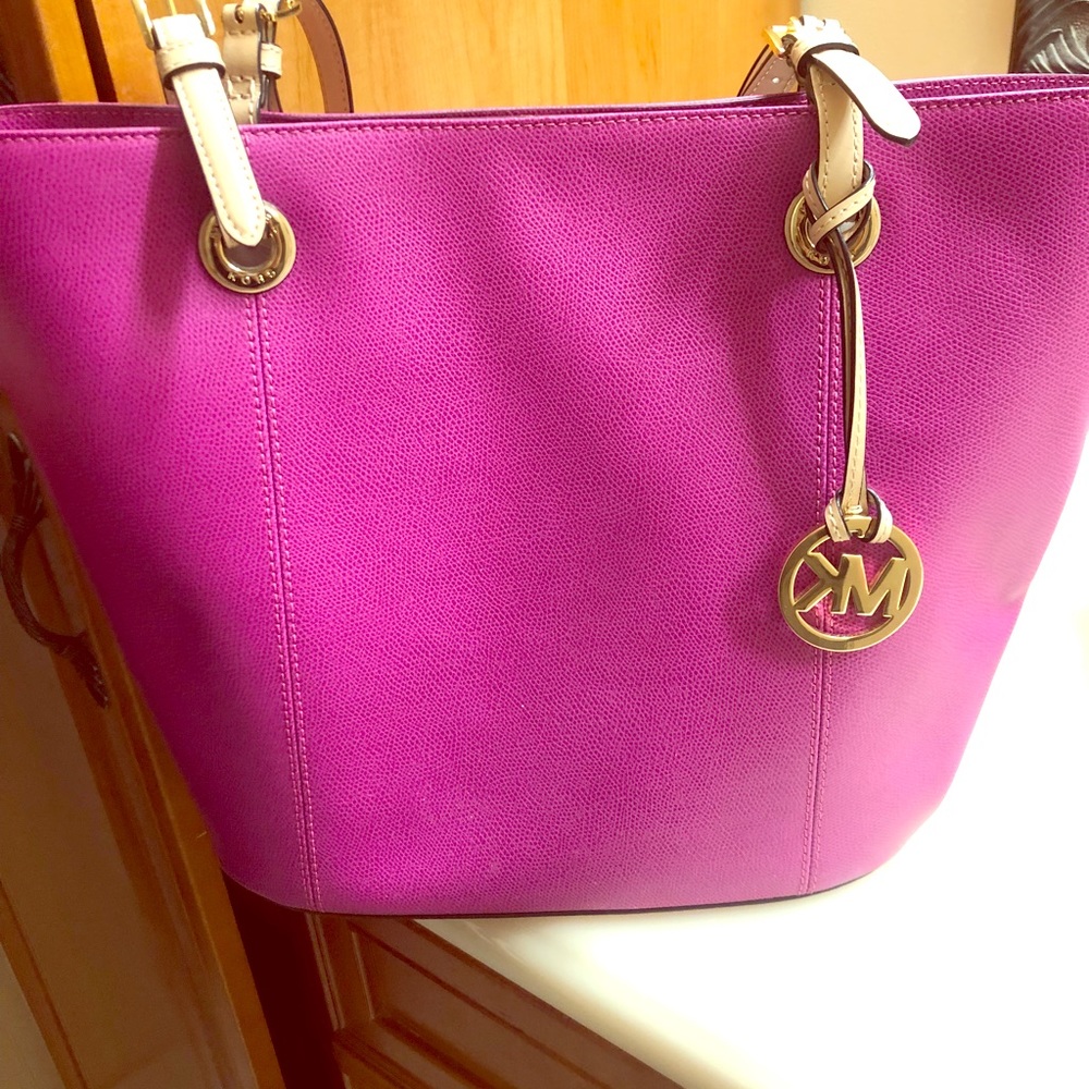 Authentic Michael Kors Jetset Large Tote- Magenta